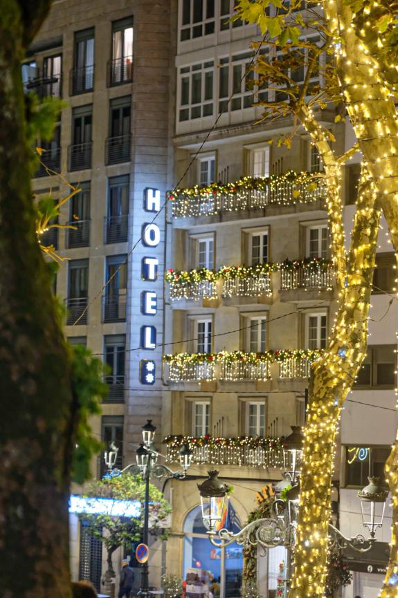 Imaxe da nova:O concurso de escaparatismo de Nadal iluminou máis de medio centenar de establecementos en Vigo