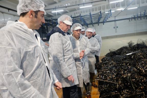 Imaxe da nova:Rueda destaca a relevancia económica e social da actividade industrial asentada no litoral galego