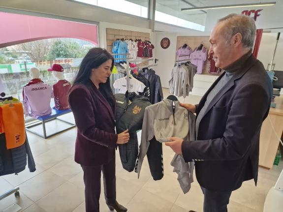 Imagen de la noticia:El Bono Deporte de 120 euros ya puede descargarse por las familias con niños y niñas de entre 6 y 16 años federados o inscri...