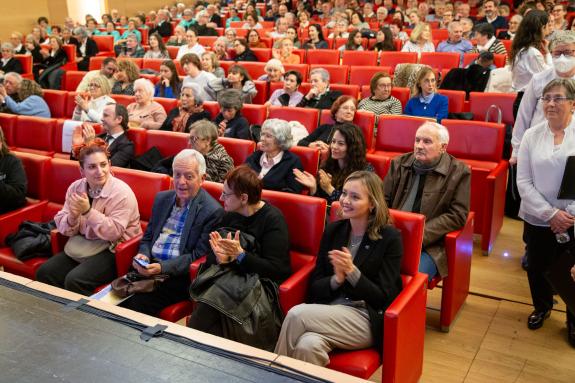 Imagen de la noticia:Fabiola García asiste a un Encuentro de Corales y la una chocolatada solidarias organizadas por Ategal