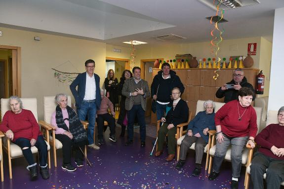 Imagen de la noticia:La Xunta promueve actividades en sus centros públicos de mayores para favorecer un envejecimiento activo