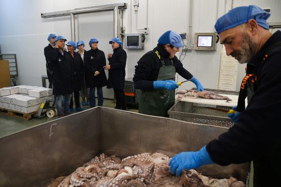 Imagen de la noticia:Diego Calvo realiza una visita institucional a Mos