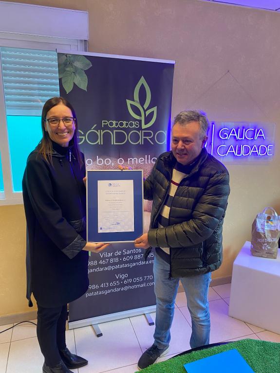 Imaxe da nova:Os produtos da empresa familiar Patatas Gándara contan xa co certificado de Galicia Calidade