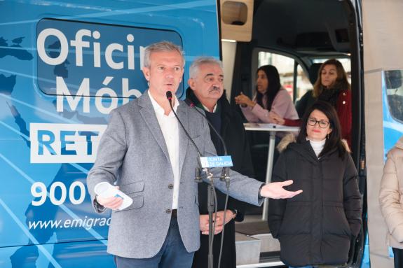 Imaxe da nova:Rueda destaca que a Oficina móbil de atención a emigrantes permite achegar información e asesoramento sobre o retorno a calquera pu...