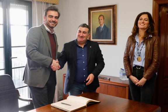 Imaxe da nova:Diego Calvo realiza unha visita institucional a Portas