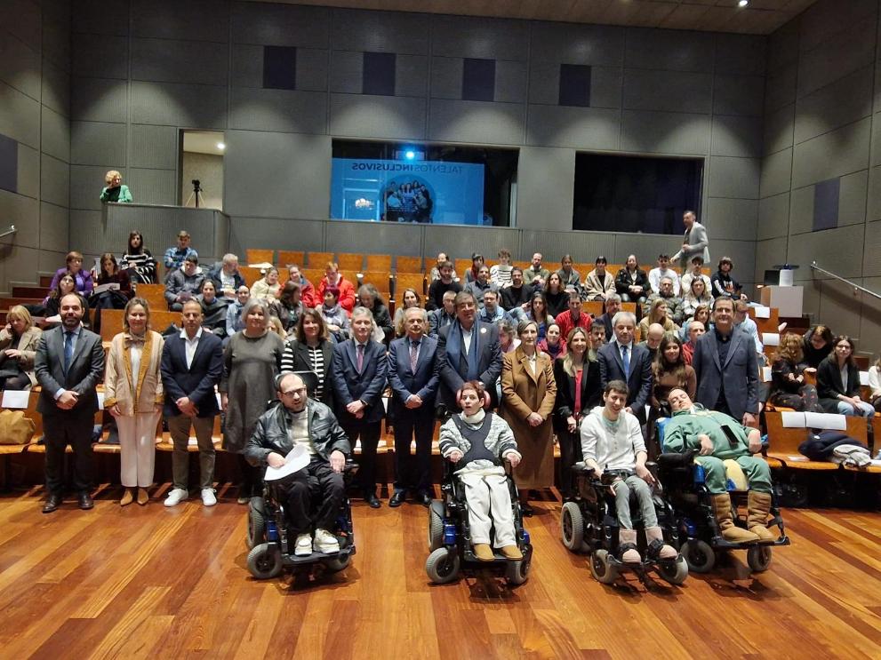 Imaxe 1 de 2 asociada á nova