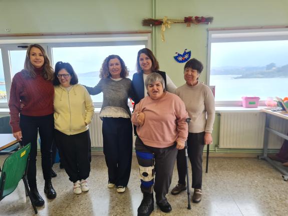 Imaxe da nova:A Xunta participa nos preparativos do Entroido cos usuarios do CAPD da Coruña