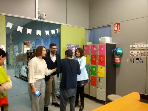 Imaxe da nova:A Xunta visita o centro de día e ocupacional de Aceesca no Porriño