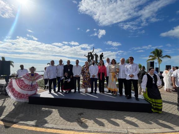 Imagen de la noticia:La Xunta pone en valor la labor de los 8.000 gallegos que participaron en la construcción del Canal de Panamá y su contribuc...