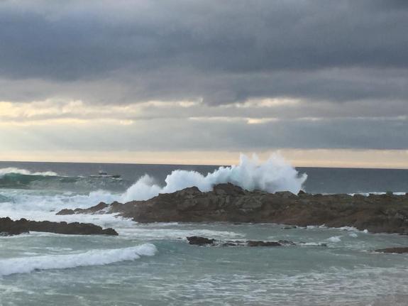 Imaxe da nova:A Xunta activa a alerta laranxa por temporal costeiro en todo o litoral galego