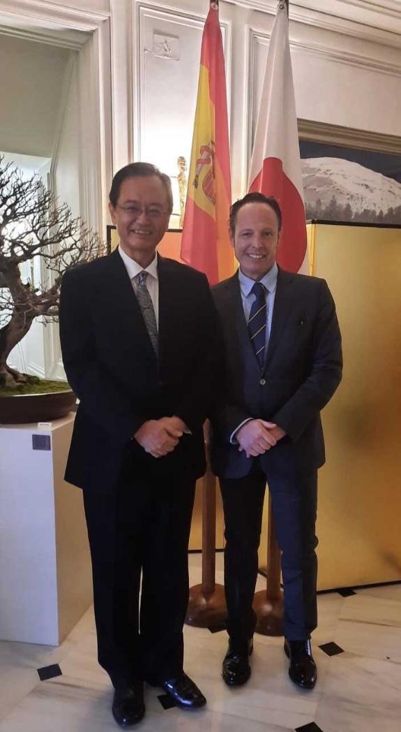 Imaxe da nova:O director da Casa de Galicia en Madrid, Javier Vázquez, participou nunha recepción na Embaixada de Xapón en España