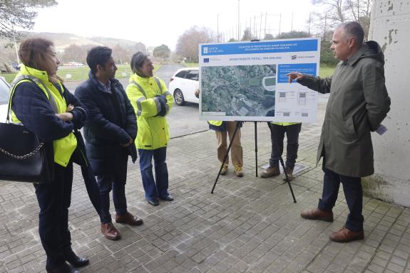 Imagen de la noticia:Ethel Vázquez avanza que esta primavera se pondrá en servicio el colector del río Sardiña que completa el saneamiento de la ...