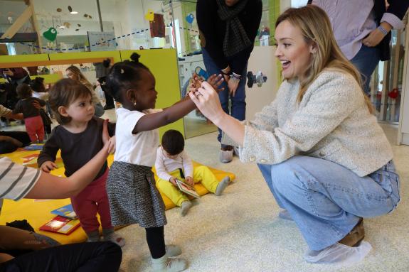 Imaxe da nova:A Xunta facilita o acceso nas escolas infantís públicas autonómicas ás familias nas que os proxenitores traballen