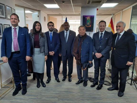 Imaxe da nova:O director da Casa de Galicia en Madrid participa no acto homenaxe á muller haitiana na embaixada de Haití