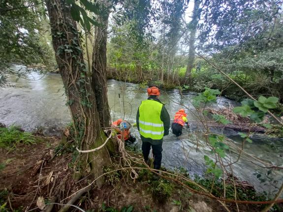 Imagen de la noticia:La Xunta ejecuta actuaciones de limpieza en los trechos interurbanos del río Belelle, en el ayuntamiento de Neda