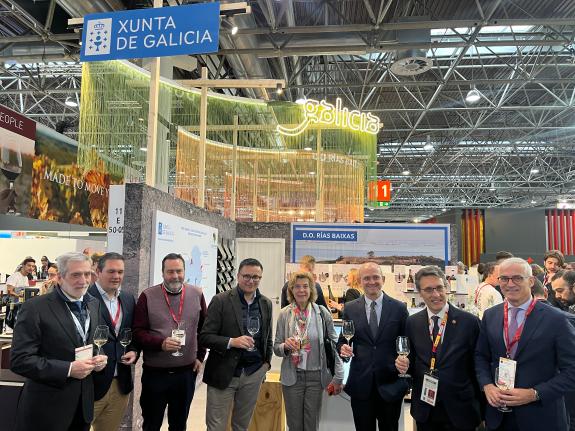 Imagen de la noticia:A Xunta ve o espazo de Galicia en Prowein como un novo fito dentro do compromiso co sector vitivinícola, ao que destinou 11,...
