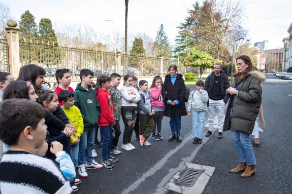 Imaxe da nova:Unha vintena de alumnos do colexio Terra Chá de Vilalba achéganse á actividade da Xunta a través do programa ‘Coñece as túas instit...