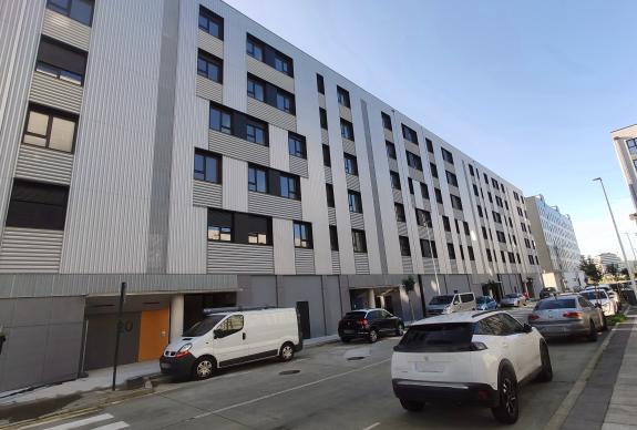 Imaxe da nova:A Xunta convocará unha poxa para adxudicar 142 locais comerciais e 369 prazas de garaxe propiedade do IGVS en edificios residenciai...