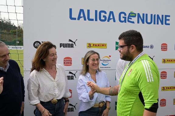 Imagen de la noticia:Ethel Vázquez participa en el acto de entrega de medallas de LaLiga GENUINE 2023-2024