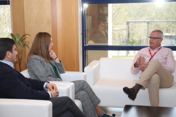 Imagen de la noticia:El director xeral de Emerxencias e Interior recibe a la directora general de Protección Civil del Ministerio del Interior