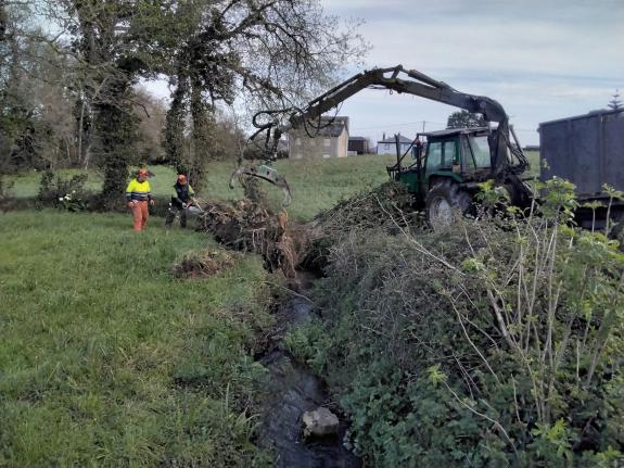 Imagen de la noticia:La Xunta ejecuta actuaciones de conservación y limpieza en los tramos interurbanos del arroyo Vilar, en Ribadeo