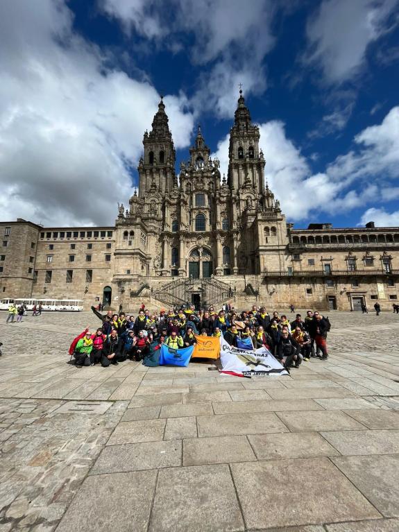 Imagen de la noticia:La Xunta recibe en el Obradoiro los participantes del proyecto inclusivo 
