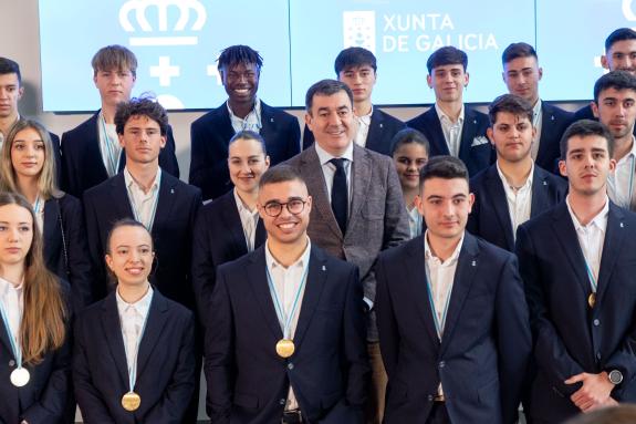 Imaxe da nova:Román Rodríguez anima ao equipo galego a demostrar todo o potencial da nosa FP no campionato Spainskills