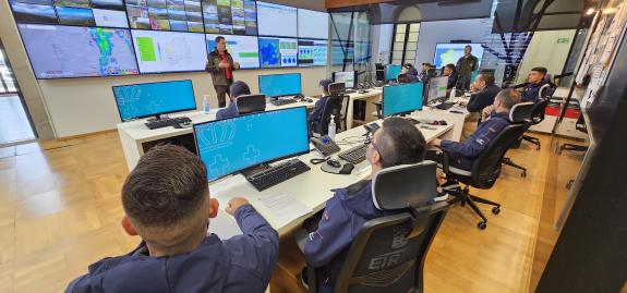 Imaxe da nova: Especialistas da Xunta e do Goberno canario intercambian en Galicia coñecementos e experiencias en materia de extinción de incendi...