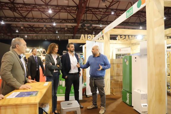 Imaxe da nova:Diego Calvo destaca que as feiras ExpoMunicipal e Enerxética converten estes días a Galicia en referente en servizos no ámbito loca...