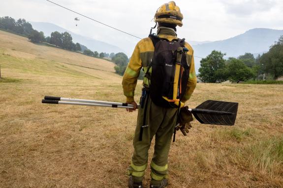 Imaxe da nova:Incorpórase hoxe o persoal laboral contra incendios da Xunta, que traballará xa este ano durante 7 meses, mellorando a súa estabili...
