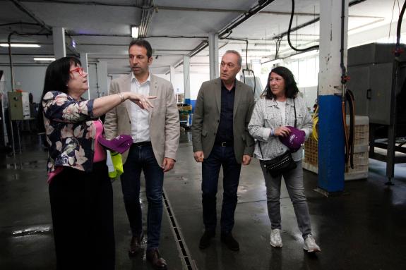 Imagen de la noticia:Alfonso Villares pone en valor el papel de los depuradores de moluscos en la distribución y venta del mejor marisco gallego ...