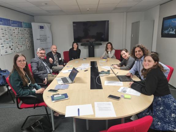 Imaxe da nova:La Xunta reclama en Bruselas recursos comunitarios y una firme apuesta por la formación para abordar con éxito el proceso de descar...