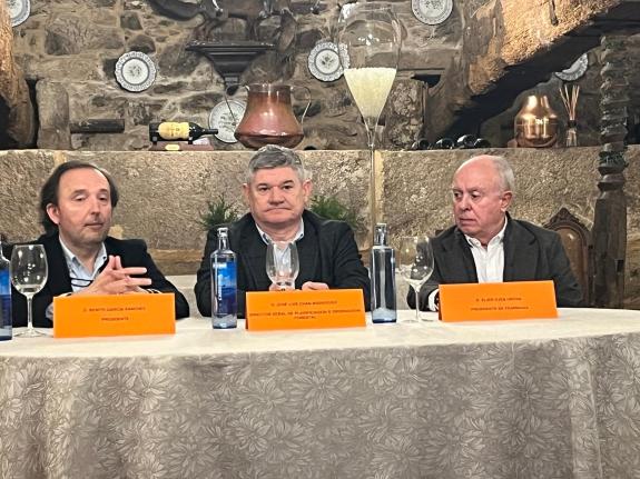 Imaxe da nova:A Xunta avalía coa asociación sectorial da Coruña a situación do mercado da madeira na nosa comunidade