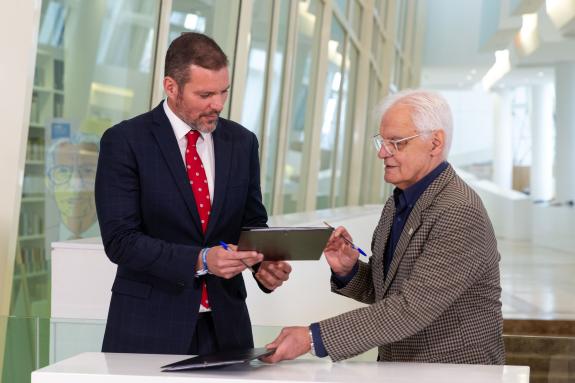 Imaxe da nova:A Xunta e a Real Academia Galega renovan o convenio de colaboración para a utilización das instalacións da Cidade da Cultura