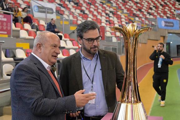 Imaxe da nova:Diego Calvo asiste en Riazor á final da Champions League do Hockey Feminino