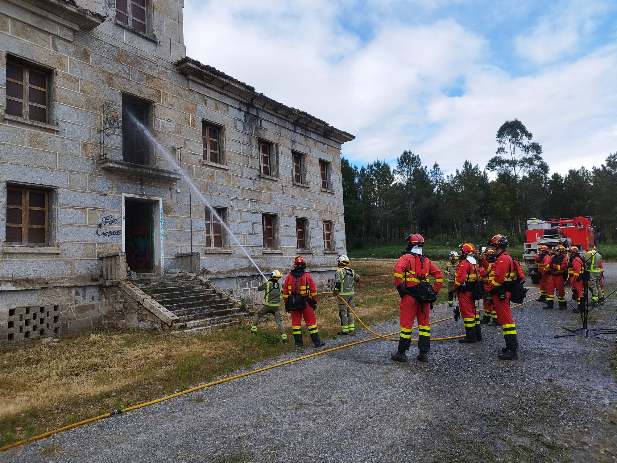 Imagen del artículo A Xunta e a Unidade Militar de Emerxencias reforzan a súa colaboración e coordinación na loita contra os incendios forestais