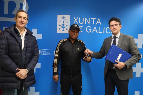 Imagen de la noticia:La Xunta entrega una vivienda de promoción pública en el barrio de Garabolos, en Lugo