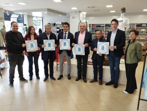 Imaxe da nova:A Xunta celebra o éxito da V edición do Bono Activa Comercio que se saldou con preto de 300.000 descargas para obter descontos por ...