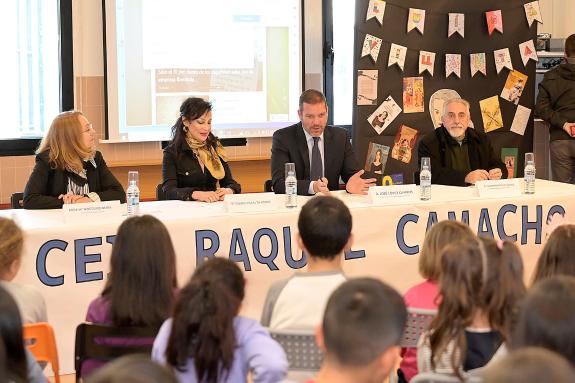 Imagen de la noticia:López Campos destaca el ejemplo para las generaciones más jóvenes del compromiso de Luísa Villalta con la tierra, la lengua ...