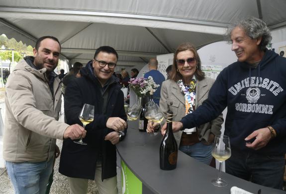 Imaxe da nova:José González visita a 61ª Feira do Viño do Ribeiro de Ribadavia