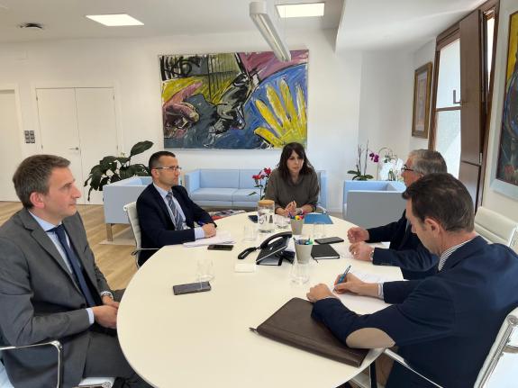 Imaxe da nova:Lorenzana avalía con Cluergal novas vías de colaboración para continuar reforzando o sector