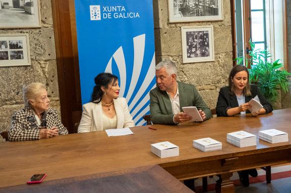 Imaxe da nova:Valentín García participa na presentación da reedición da novela ‘As chaves do tempo’, de Luísa Villalta