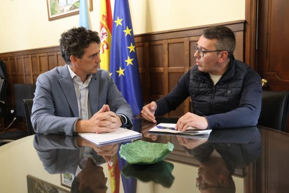 Imaxe da nova:O delegado da Xunta e o alcalde de Ribadeo analizan proxectos de interese para o municipio mariñán