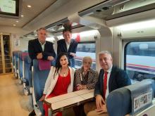 A Xunta e Renfe celebran o Día das Letras Galegas difundindo a imaxe de Luísa Villalta nos trens de Media Distancia e Avant