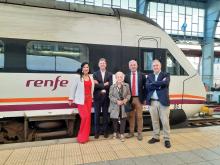 A Xunta e Renfe celebran o Día das Letras Galegas difundindo a imaxe de Luísa Villalta nos trens de Media Distancia e Avant