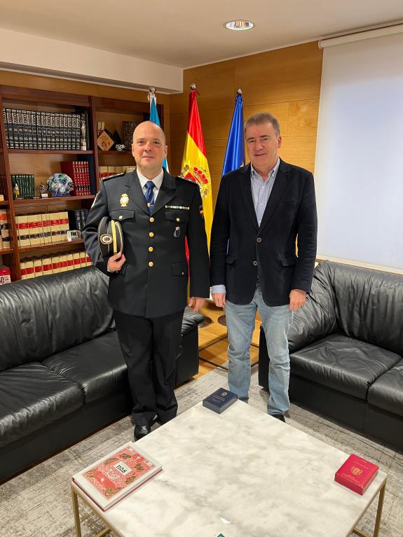 Imaxe da nova:O delegado territorial da Xunta recibe ao xefe provincial da UPA en Ourense