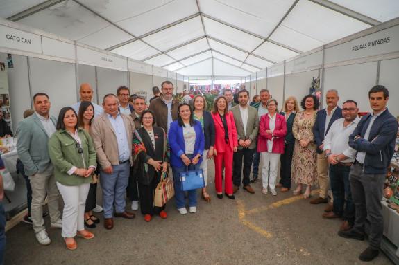 Imagen de la noticia:Ángeles Vázquez destaca la Festa da troita de Oroso como un referente para la promoción del relevo generacional en la pesca ...