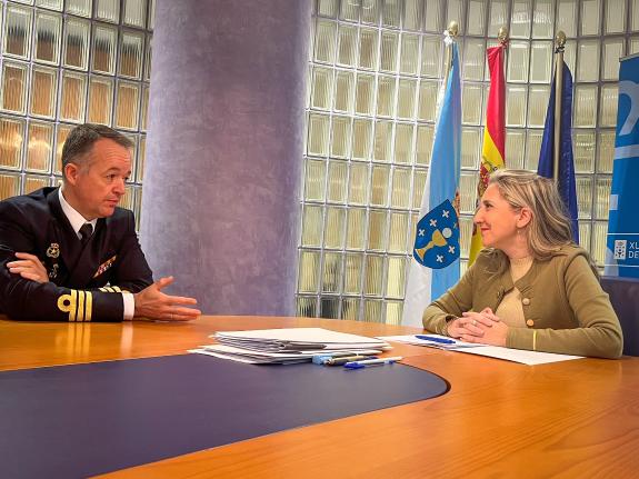 Imaxe da nova:A delegada territorial da Xunta en Ferrol recibe ao Comandante de las Unidades de la Fuerza de Acción Marítima en Ferrol, Javier Ga...